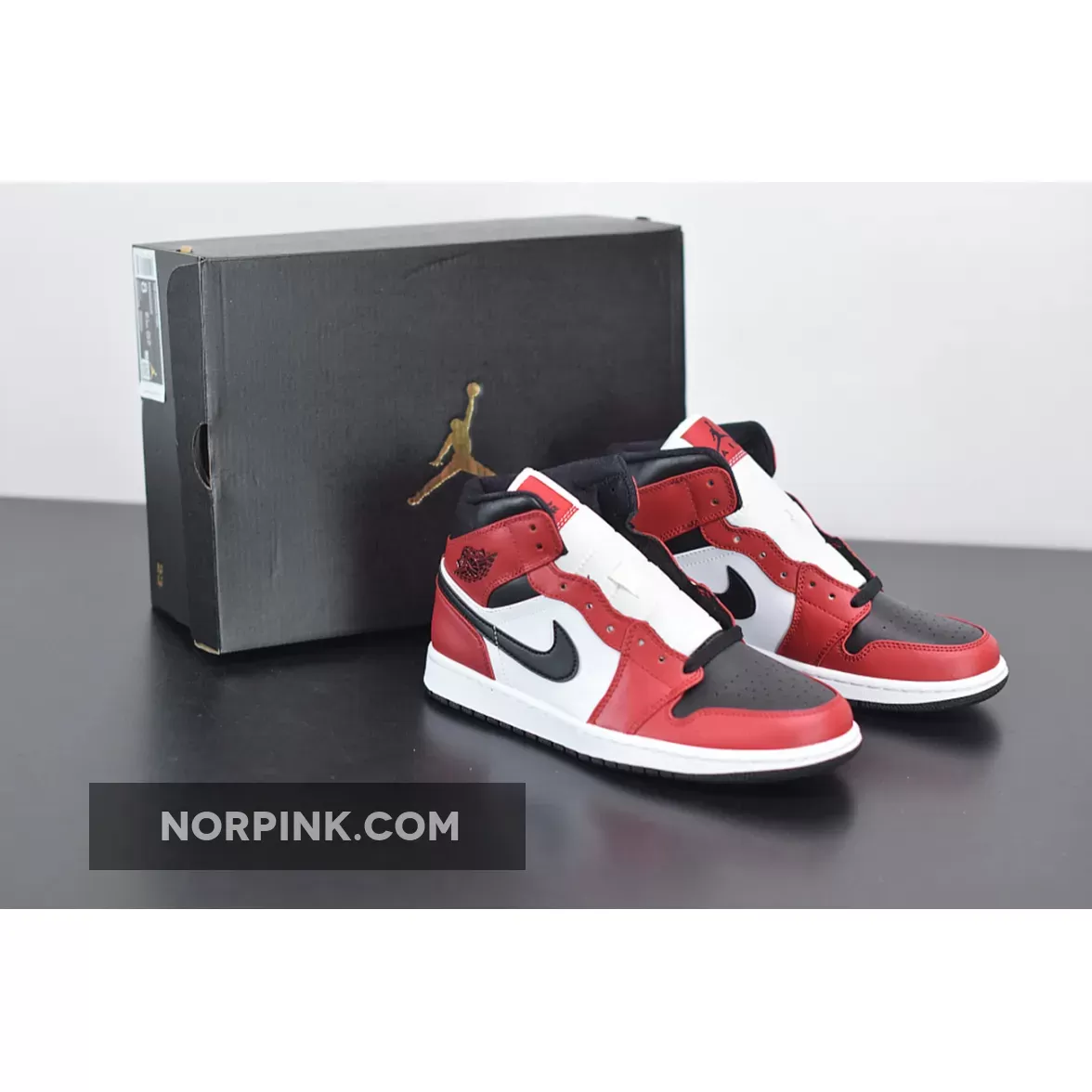 Air Jordan 1 Mid 'Chicago Black Toe' Black/Gym Red-White 554724-069 / 554724069