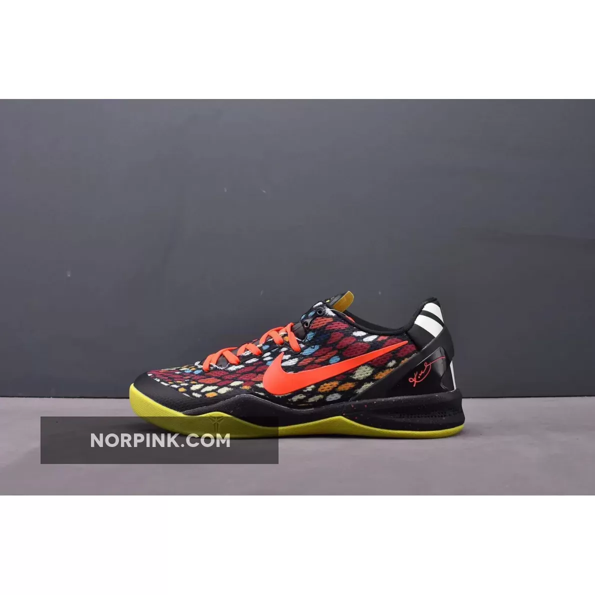 Nike Kobe 8 System GC 'Christmas' New Releases 555286-060