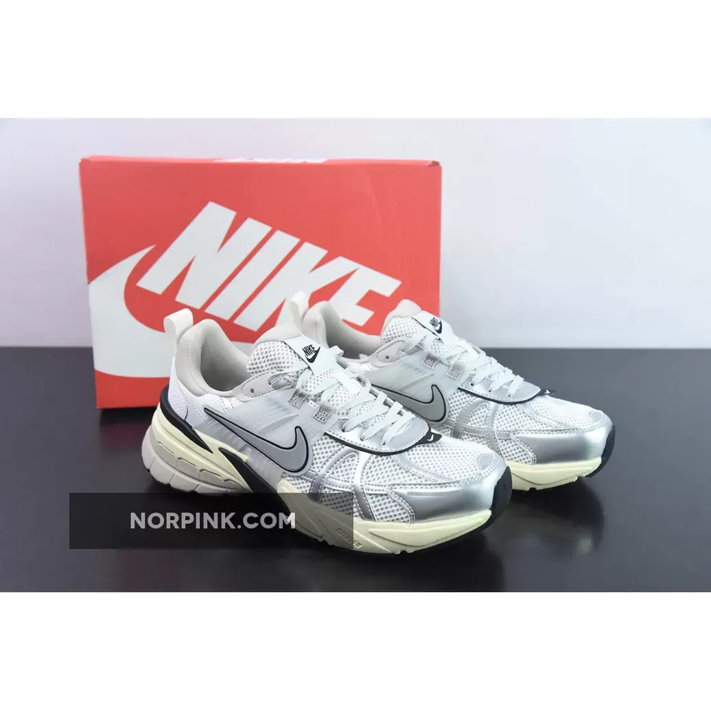 Nike Runtekk White/Metallic Silver-Pure Platinum FD0736-100