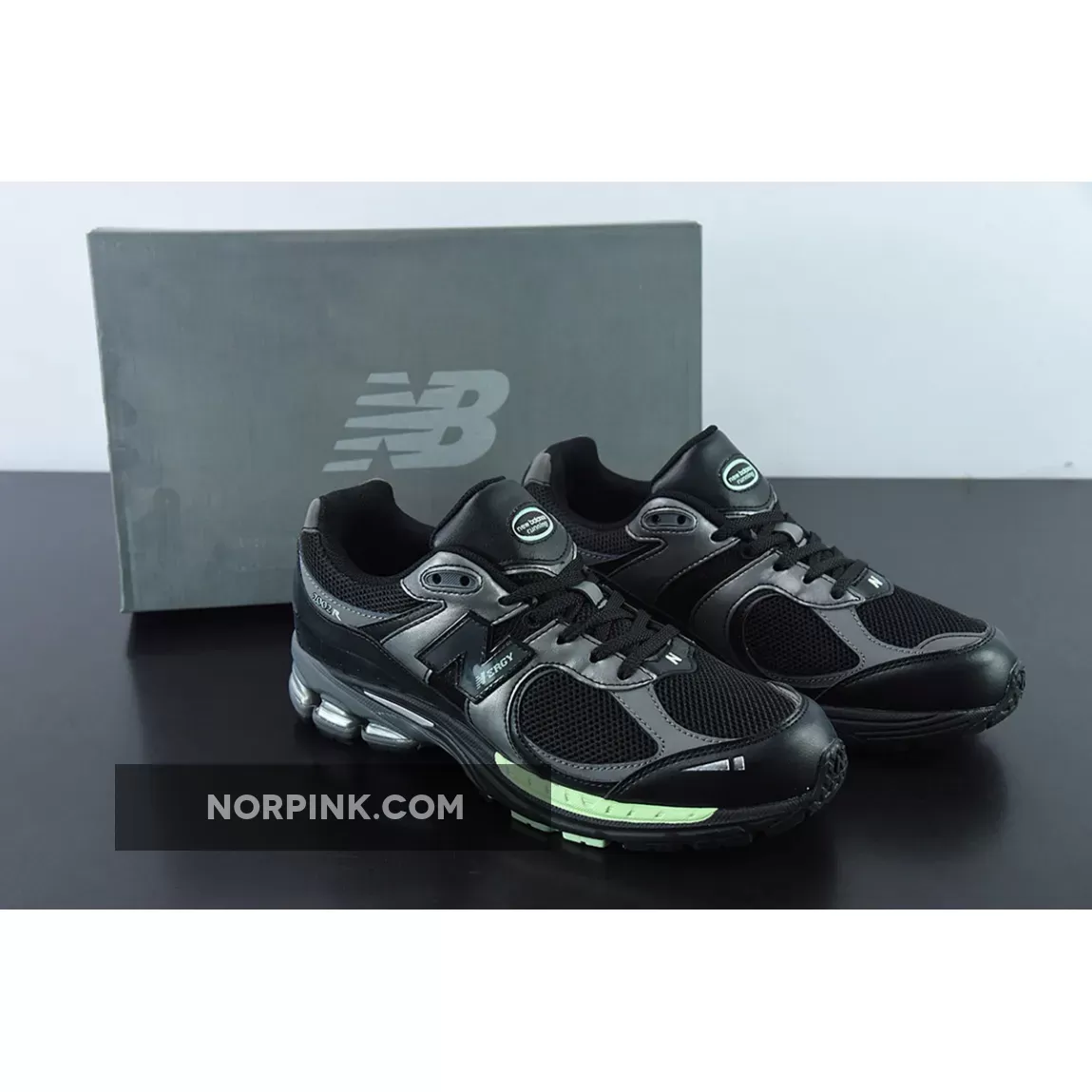 New Balance 2002R Black Powder Green / green 2002r